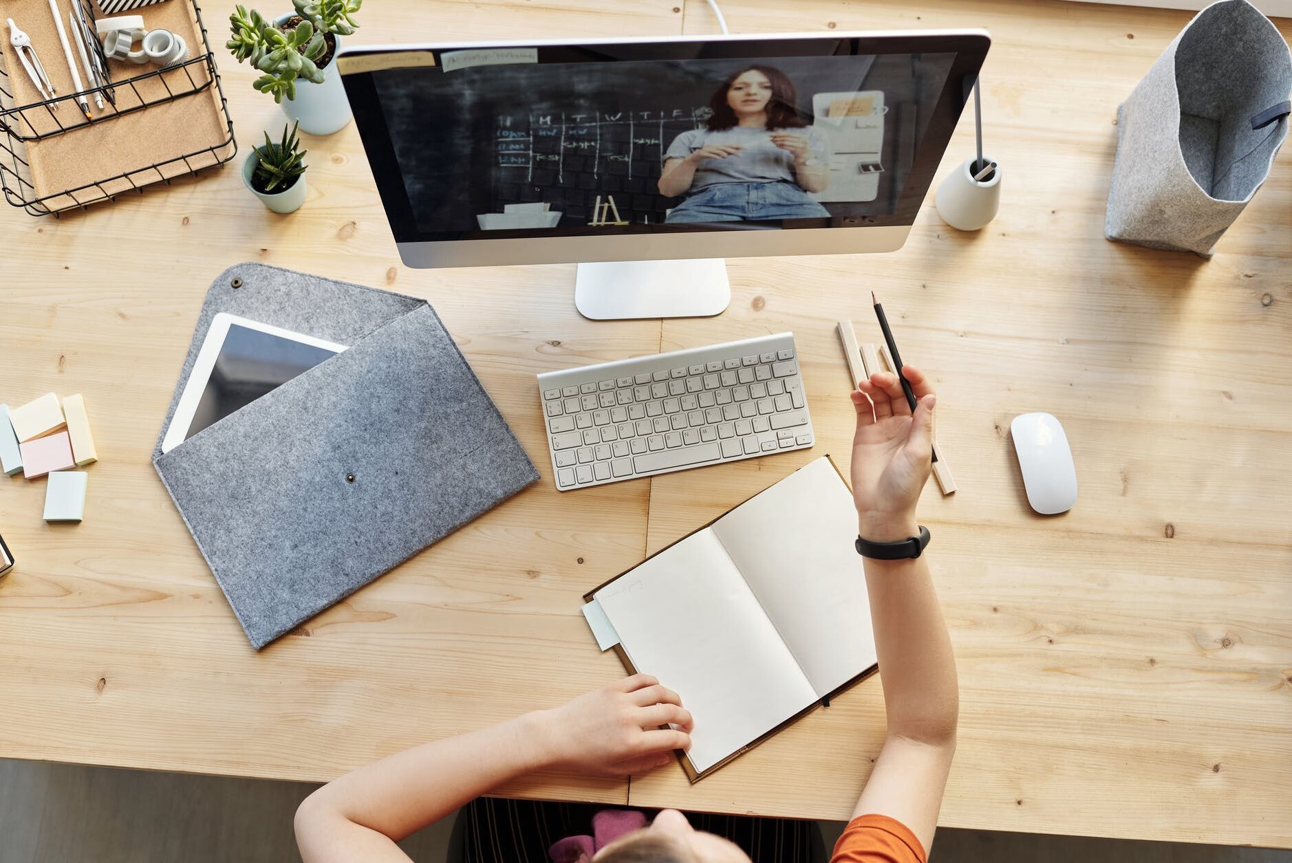 girl studying online